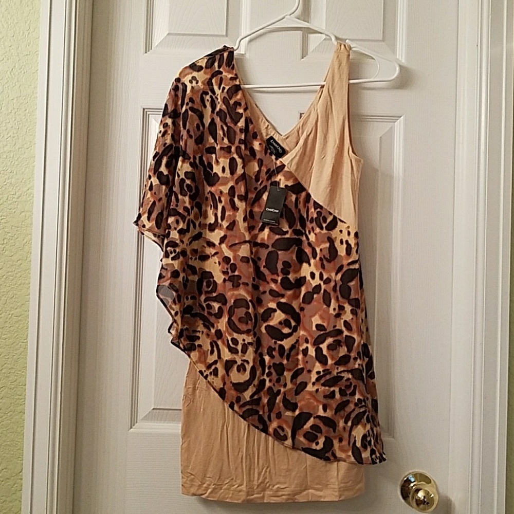 New with tags BEBE FLUTTER SLEEVE DRESS